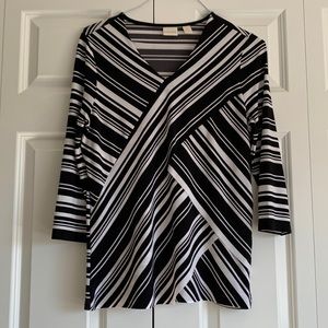 Chico’s Black and White Tunic in Chico’s Size One (conventional size 8)